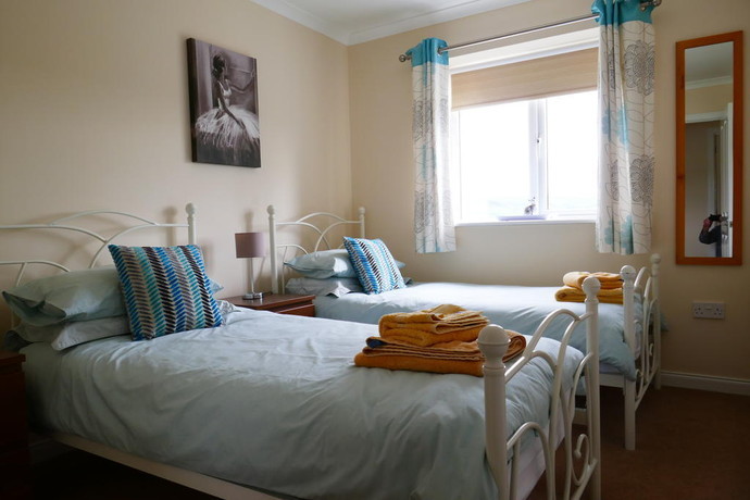 Twin bedroom